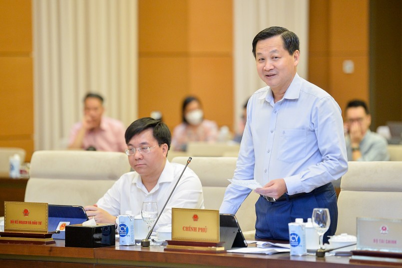 Phó Thủ tướng Chính phủ Lê Minh Khái báo cáo làm rõ một số vấn đề Ủy ban Thường vụ Quốc hội quan tâm 