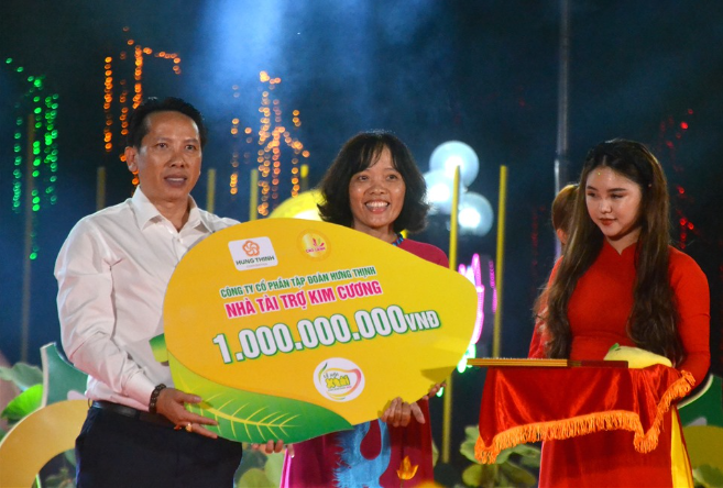 Công ty Cổ phần Tập đoàn Hưng Thịnh trao tặng số tiền  1 tỷ đồng ủng hộ Lễ hội Xoài Cao Lãnh năm 2022