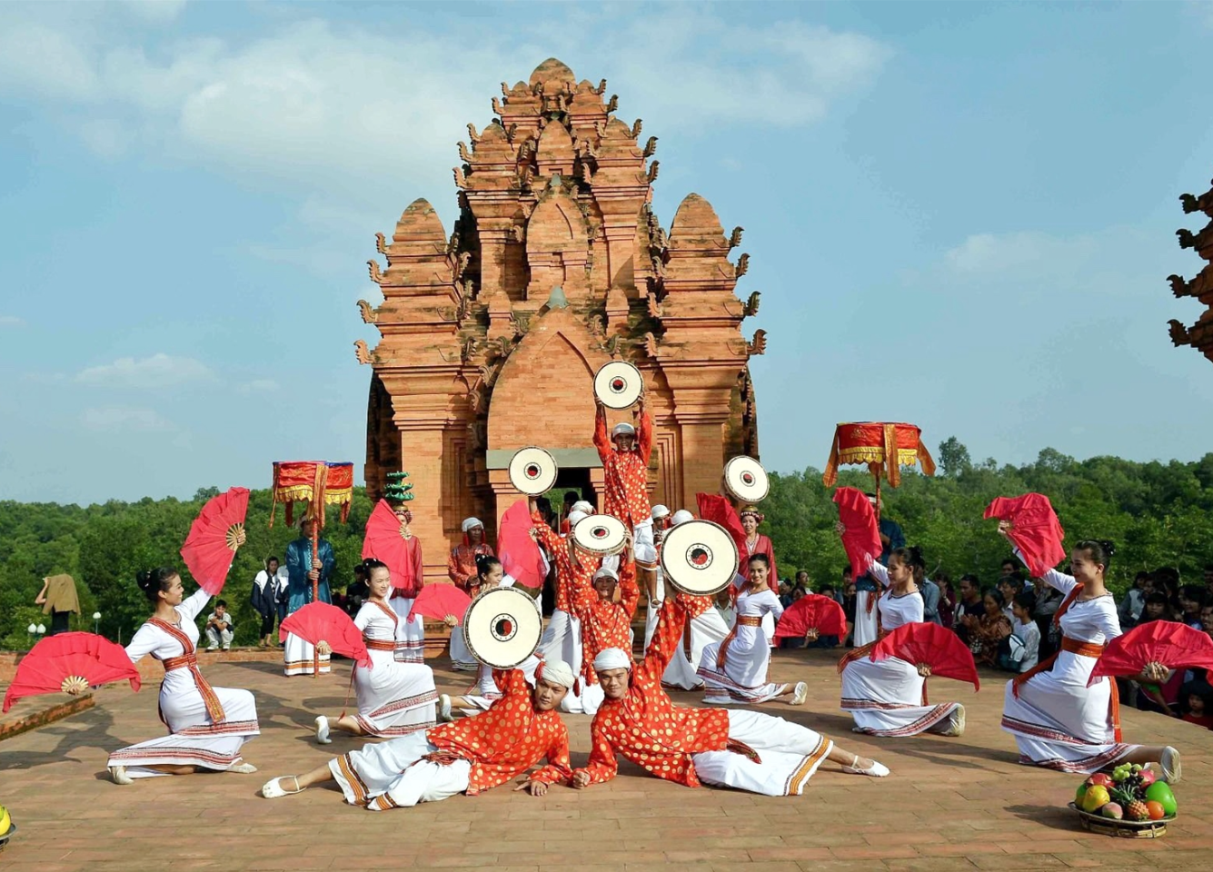 Katê là lễ hội có từ lâu đời và đặc sắc nhất của người Chăm theo đạo Bà-la-môn ở Bình Thuận