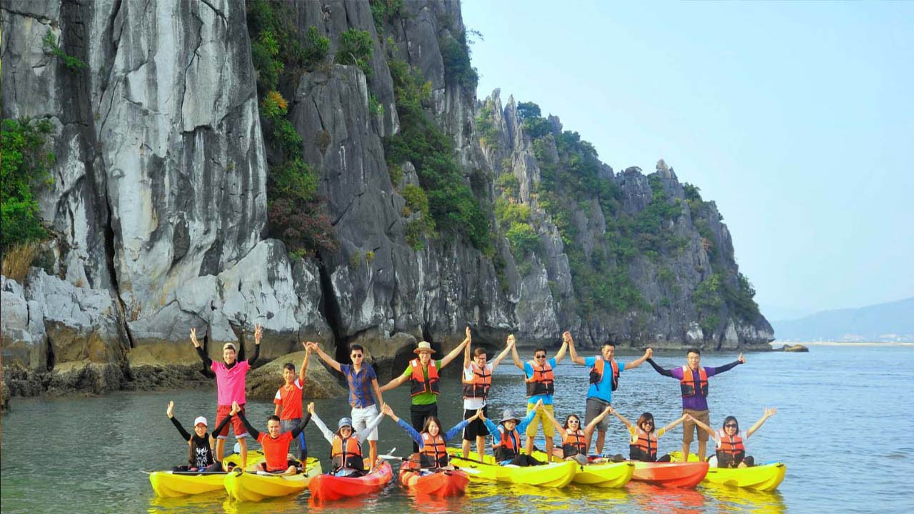 Hạ Long: Đảo Ti Tốp hút khách du lịch bởi vẻ đẹp hoang sơ