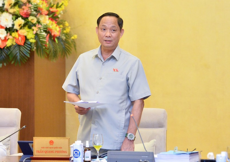 Phó Chủ tịch Quốc hội, Thượng tướng Trần Quang Phương phát biểu kết luận tại Phiên họp.