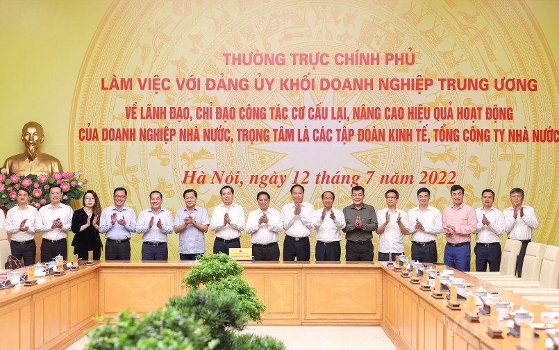 Thủ tướng chụp ảnh lưu niệm cùng các đại biểu tham dự cuộc làm việc - Ảnh: VGP