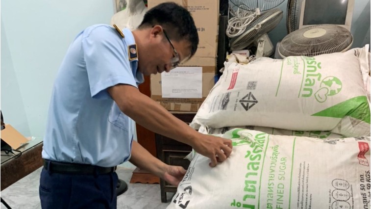 Khánh Hòa: Xử phạt một cơ sở kinh doanh đường cát nhập lậu