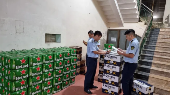 Quảng Bình: Phát hiện gần 150 thùng bia nhập lậu