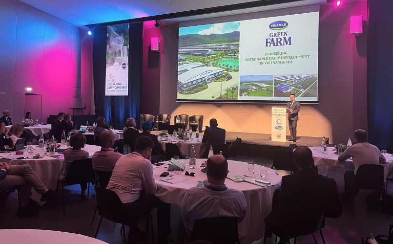 Hình 6: Đại diện của Vinamilk chia sẻ về câu chuyện của “Green Farm” tại hội nghị sữa toàn cầu diễn ra tại Pháp đầu tháng 6/2022