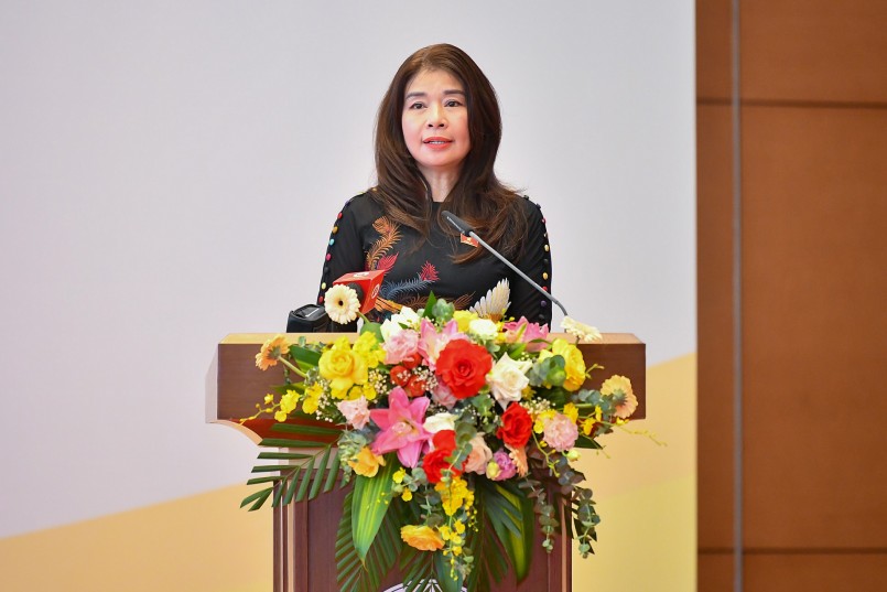 Ủy viên Thường trực Ủy ban Đối ngoại Lê Thu Hà phát biểu