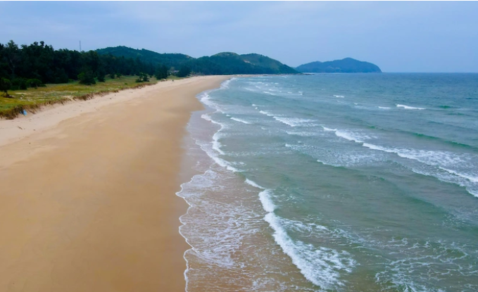 Quảng Ninh: Khám phá đảo Minh Châu giữa lòng vịnh Bái Tử Long