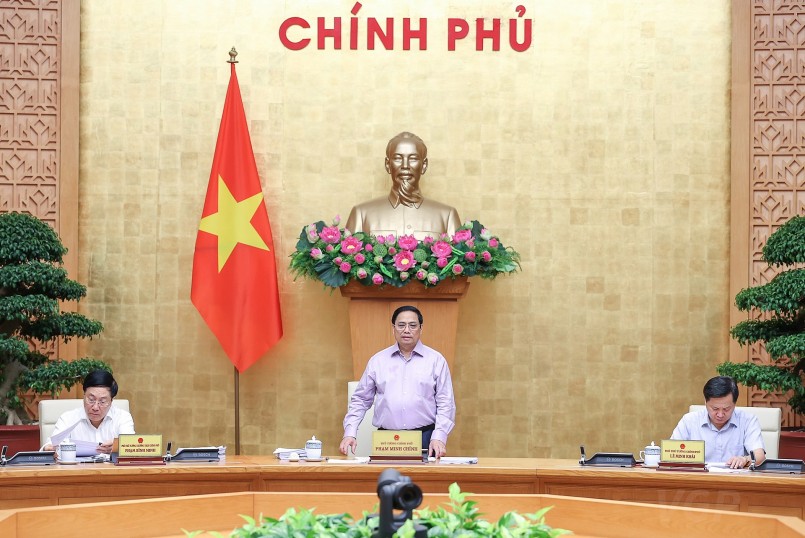 Thủ tướng Phạm Minh Chính: Cần coi trọng cả việc xây dựng luật mới, cả việc tổng kết, rà soát, sửa đổi, bổ sung các quy định hiện hành - Ảnh: VGP