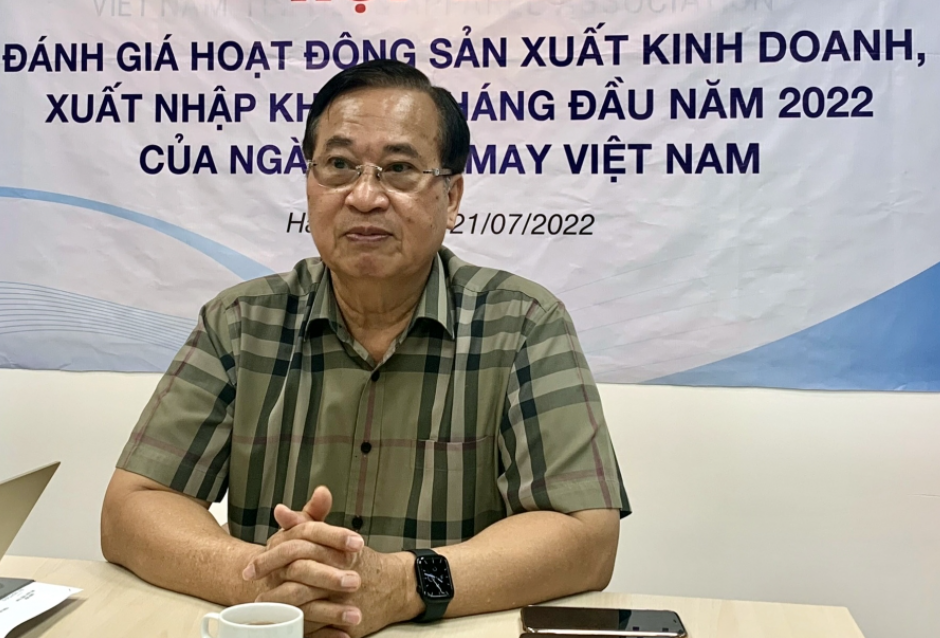 Ông Vũ Đức Giang, Chủ tịch Hiệp hội Dệt May Việt Nam (VITAS) chủ trì buổi họp báo.