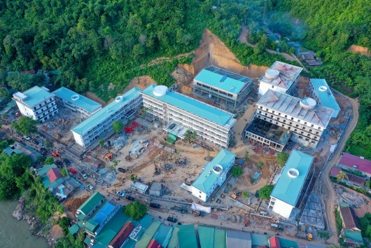 Chạy đua với thời gian để kịp đưa trường THPT Kỳ Sơn chào năm học mới