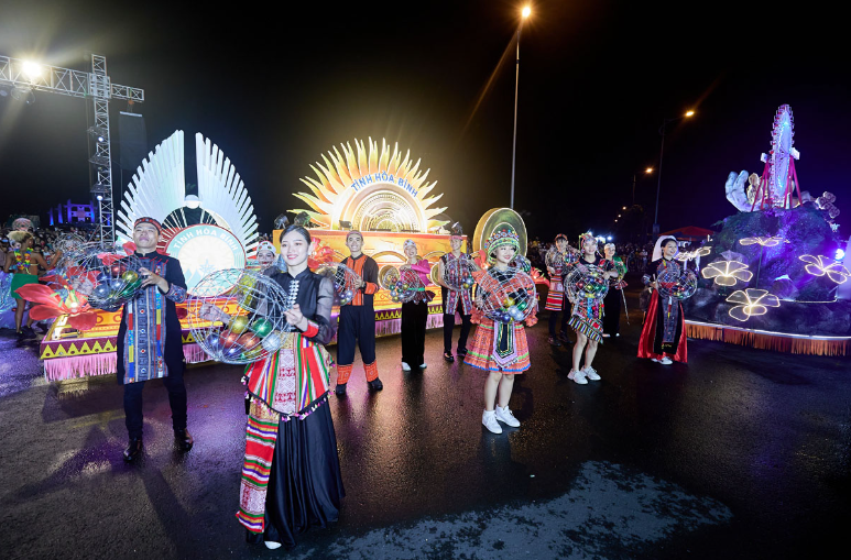 Khai mạc “Thanh âm xứ Mường và Lễ hội Carnaval Hòa Bình 2022”