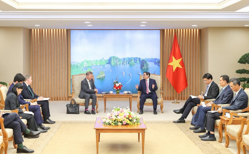 Đại sứ cho biết vừa tiếp xúc với nhiều quỹ đầu tư của Anh sẵn sàng muốn đầu tư vào Việt Nam sau cam kết của Thủ tướng tại Hội nghị COP26 - Ảnh: VGP
