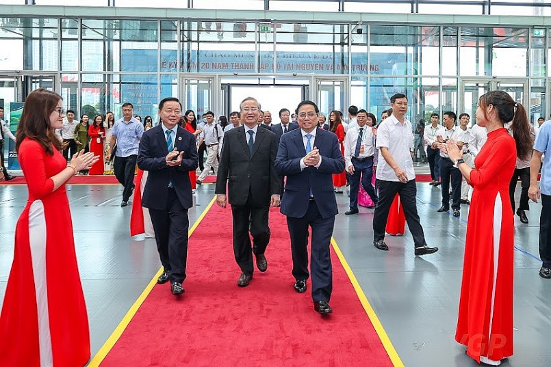 Thủ tướng Chính phủ Phạm Minh Chính và các đại biểu dự lễ kỷ niệm 20 năm thành lập Bộ Tài nguyên và Môi trường (5/8/2002 - 5/8/2022). Ảnh: VGP