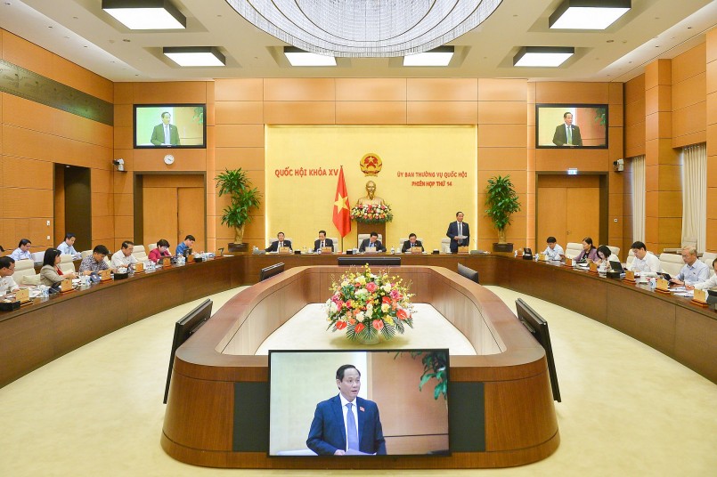 Thượng tướng Trần Quang Phương, Phó Chủ tịch Quốc hội điều hành nội dung làm việc.