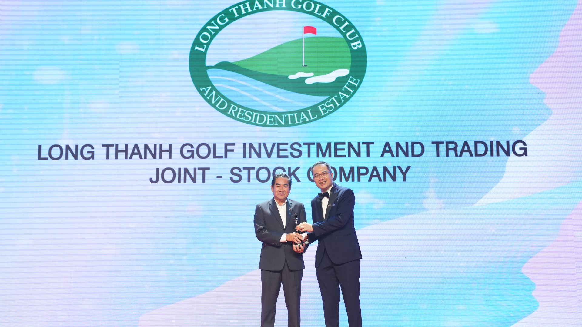 Golf Long Thành năm thứ 2 liên tiếp được vinh danh “Nơi làm việc tốt nhất Châu Á 2022”