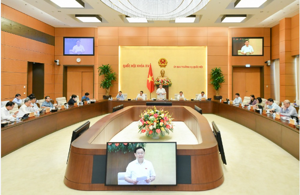Chủ tịch Quốc hội Vương Đình Huệ phát biểu tại phiên họp chuyên đề pháp luật của Ủy ban Thường vụ Quốc hội