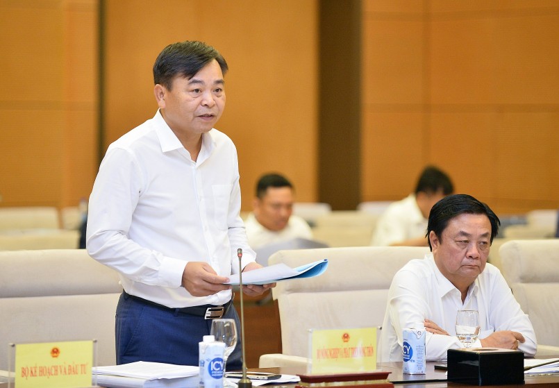 Thứ trưởng Bộ Nông nghiệp và Phát triển Nông thôn Nguyễn Hoàng Hiệp báo cáo tại cuộc làm việc