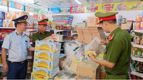 Bắc Giang: Tịch thu hàng nghìn thực phẩm không rõ nguồn gốc