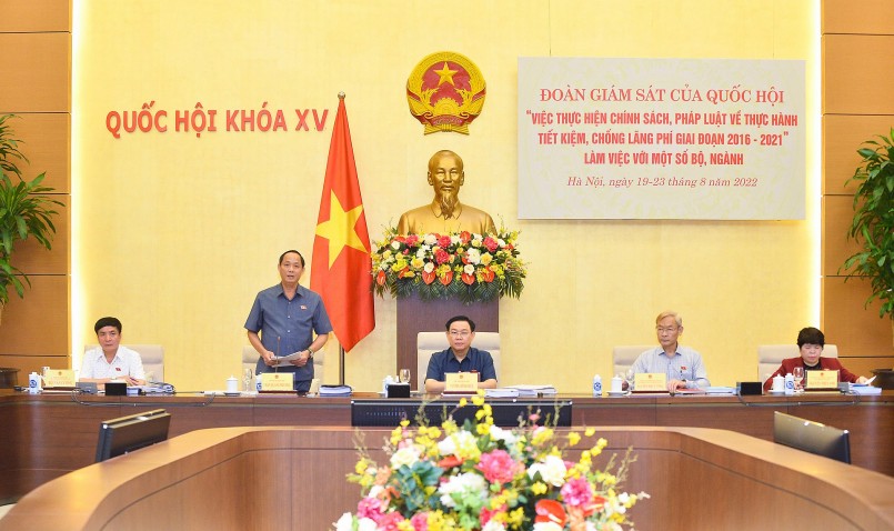 Thượng tướng Trần Quang Phương – Phó Chủ tịc Quốc hội, Trưởng Đoàn giám sát phát biểu kết luận buổi làm việc.