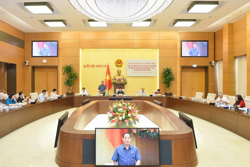 Thượng tướng Trần Quang Phương - Phó Chủ tịch Quốc hội, Trưởng Đoàn giám sát phát biểu kết luận buổi làm việc.