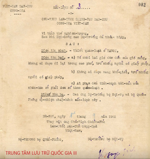 Sắc lệnh số 3 ngày 1/9/1945 của Chủ tịch nước Việt Nam Dân chủ Cộng hoà về việc thiết quân luật ở Hà Nội. Nguồn: Trung tâm Lưu trữ quốc gia III, phông Phủ Thủ tướng, mục lục 1, hồ sơ 01, tờ 02.