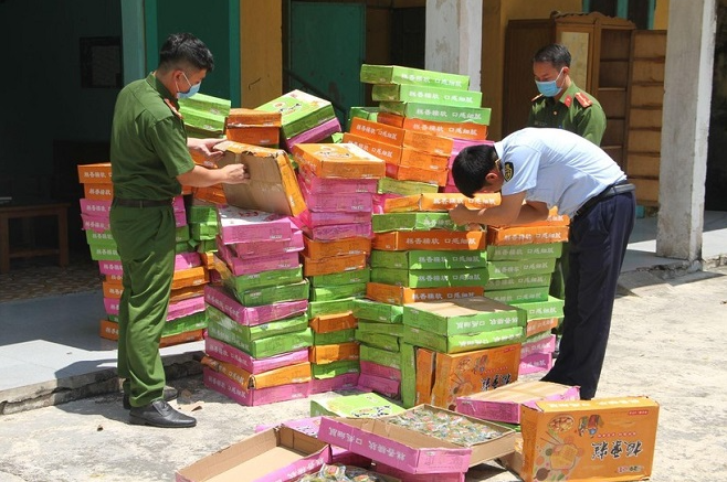 Hưng Yên: Phát hiện gần 18.000 chiếc bánh trung thu không rõ nguồn gốc