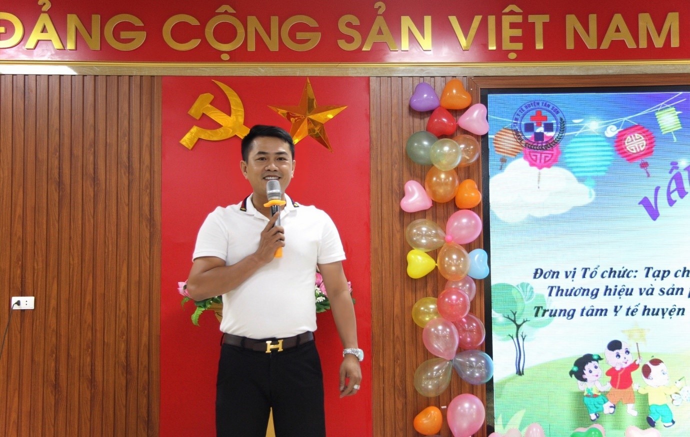 Nhà báo Nguyễn Viết Hưng –  Tổng biên tập Tạp chí Thương hiệu và Sản phẩm chia sẻ tại chương trình.