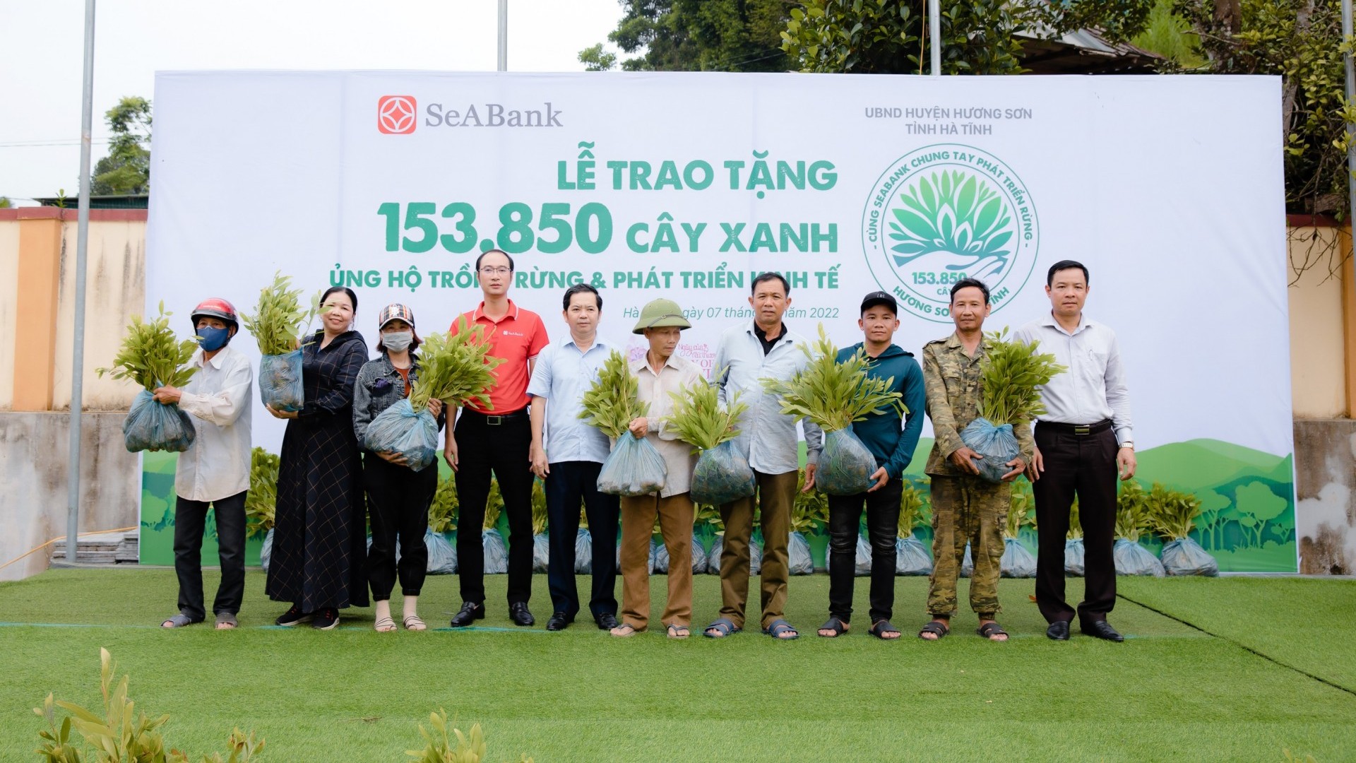 Seabank trao tặng gần 154.000 cây xanh ủng hộ trồng rừng và phát triển kinh tế tại Hà Tĩnh