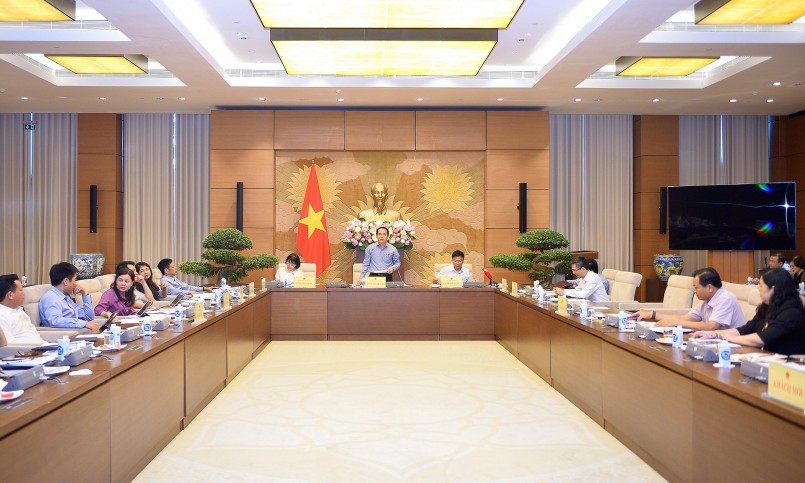 Chủ nhiệm Ủy ban Pháp luật Hoàng Thanh Tùng chủ trì phiên họp mở rộng của Thường trực Ủy ban Pháp luật
