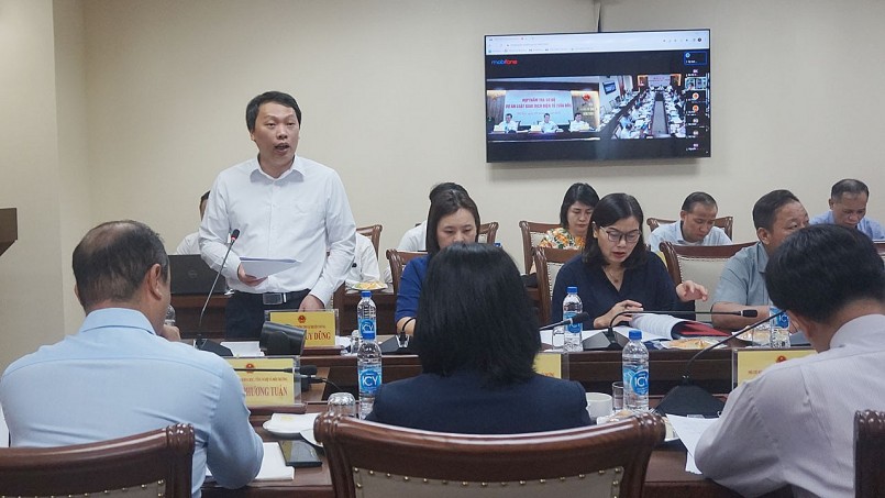 Thứ trưởng Bộ Thông tin và Truyền thông Nguyễn Huy Dũng phát biểu tại Phiên họp.