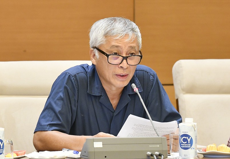 Tiến sĩ Hoàng Dương Tùng- nguyên Phó Tổng cục trưởng Tổng cục Môi trường, Chủ tịch Mạng lưới không khí sạch Việt Nam đóng góp ý kiến tại Hội thảo.