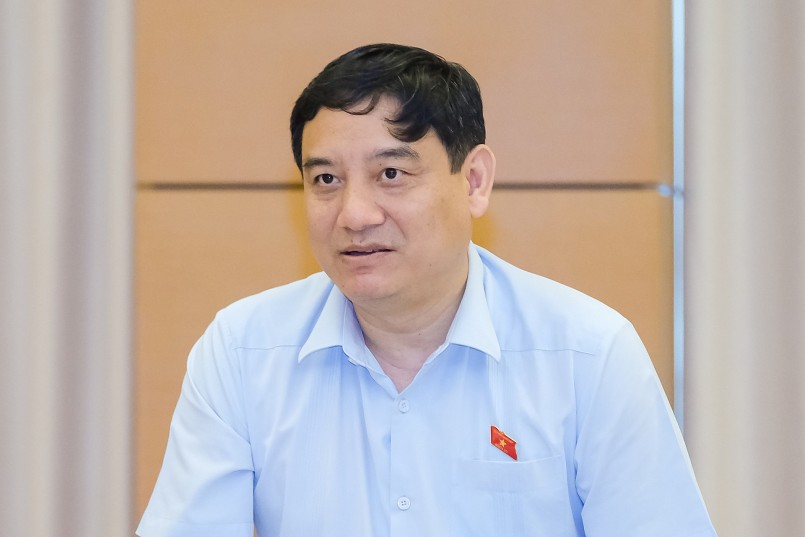 Chủ nhiệm Ủy ban Văn hóa, Giáo dục của Quốc hội Nguyễn Đắc Vinh góp ý vào Báo cáo giám sát về sát nhập đơn vị hành chính ​cấp huyện, cấp xã.