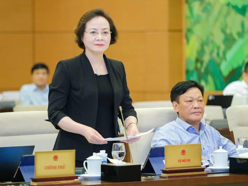 Bộ trưởng Bộ Nội vụ Phạm Thị Thanh Trà phát biểu tại Phiên họp.