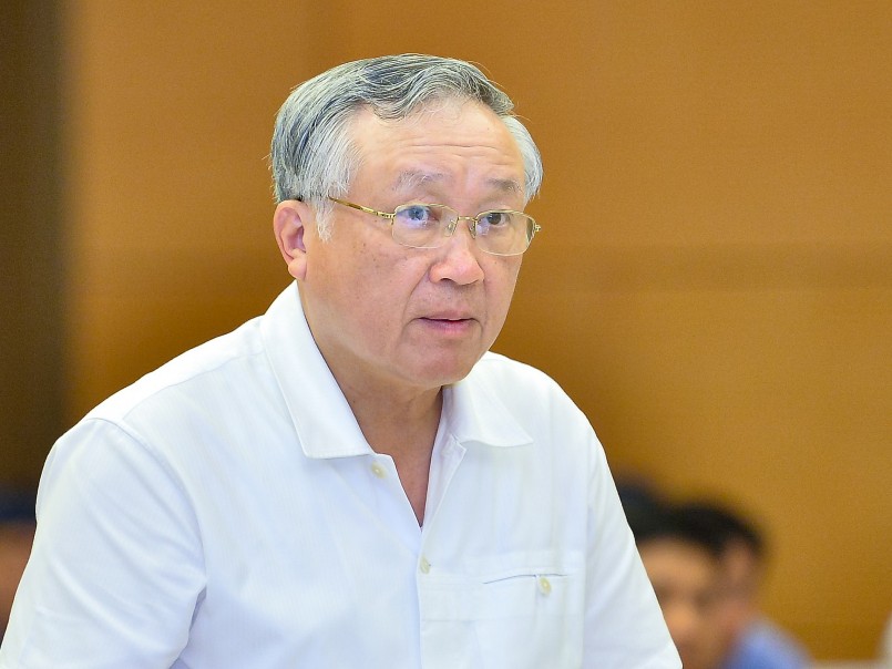 Chánh án Tòa án nhân dân tối cao Nguyễn Hòa Bình báo cáo
