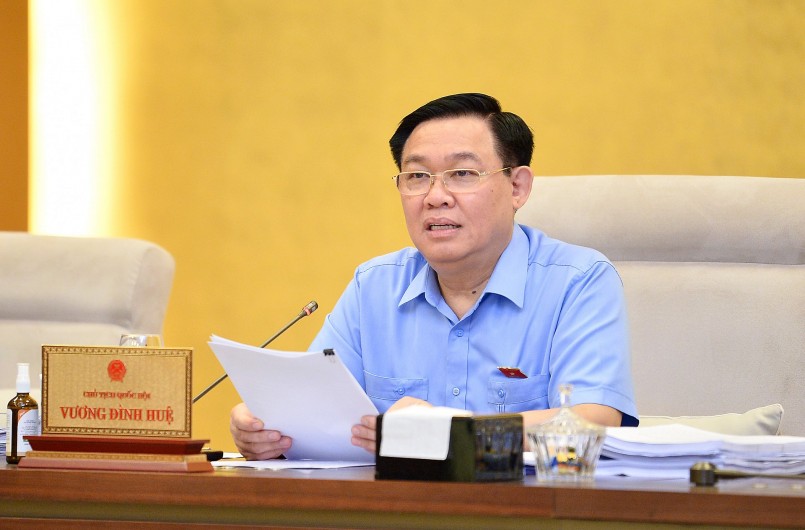 Chủ tịch Quốc hội Vương Đình Huệ cho ý kiến tại Phiên họp.