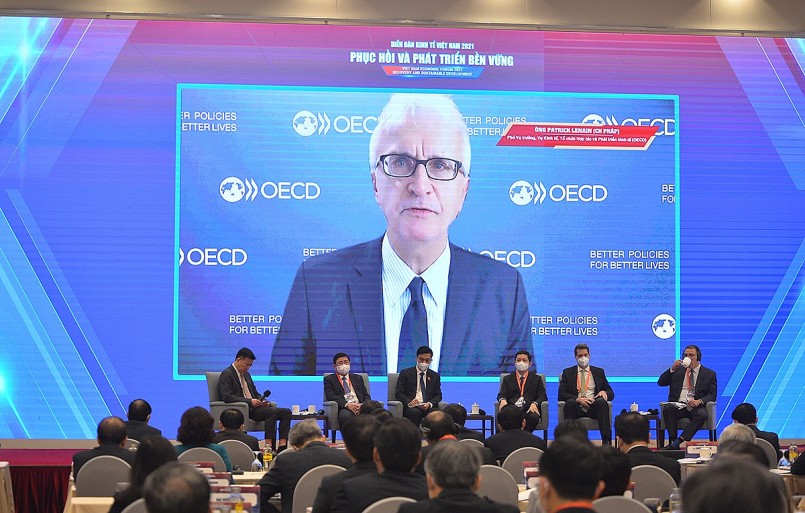 Ông Patrick Lenain - Phó Vụ trưởng, Vụ Kinh tế, Tổ chức Hợp tác và Phát triển kinh tế (OECD) cho biết, các giải pháp hỗ trợ kinh tế vĩ mô cần phải mạnh mẽ và nhanh chóng. Với những cải cách chính sách đúng đắn, Việt Nam sẽ đạt được sự thịnh vượng về kinh tế trong tương lai gần