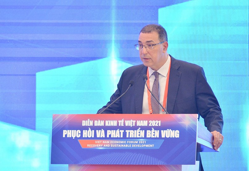  Trưởng đại diện Quỹ Tiền tệ Quốc tế (IMF) tại Việt Nam Francois Painchaud cho biết, kinh tế thế giới đang trong quá trình phục hồi bất chấp các đợt dịch COVID bùng phát, chỉ số giá sản xuất (PPI) tăng trong bối cảnh giá đầu vào ngày càng tăng và chuỗi cung ứng gián đoạn. Tiến trình hồi phục này là có lợi cho Việt Nam, tuy nhiên, mức độ phục hồi của các nước phụ thuộc lớn vào tỷ lệ tiêm chủng. 