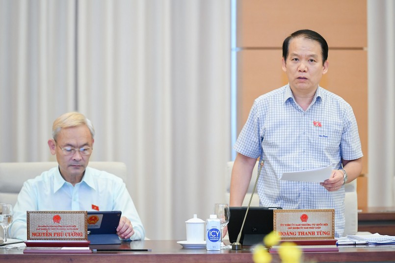 Chủ nhiệm Ủy ban Pháp luật của Quốc hội Hoàng Thanh Tùng cho ý kiến vào dự án Luật Đấu thầu (sửa đổi).