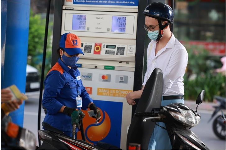 Giá xăng giảm từ 450 - 630 đồng/lít, dầu diesel giảm mạnh 1.650 đồng/lít
