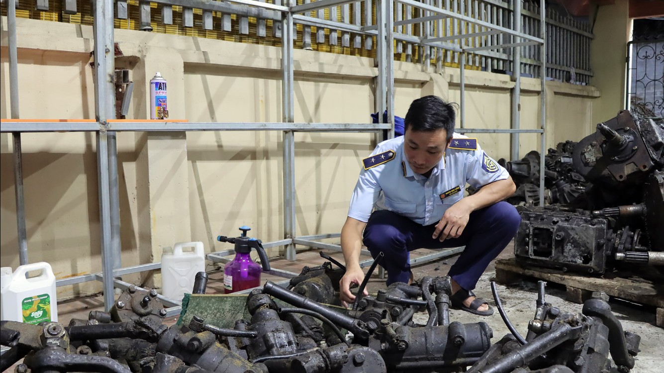 Hưng Yên: Phát hiện 10 tấn phụ tùng ô tô đã qua sử dụng