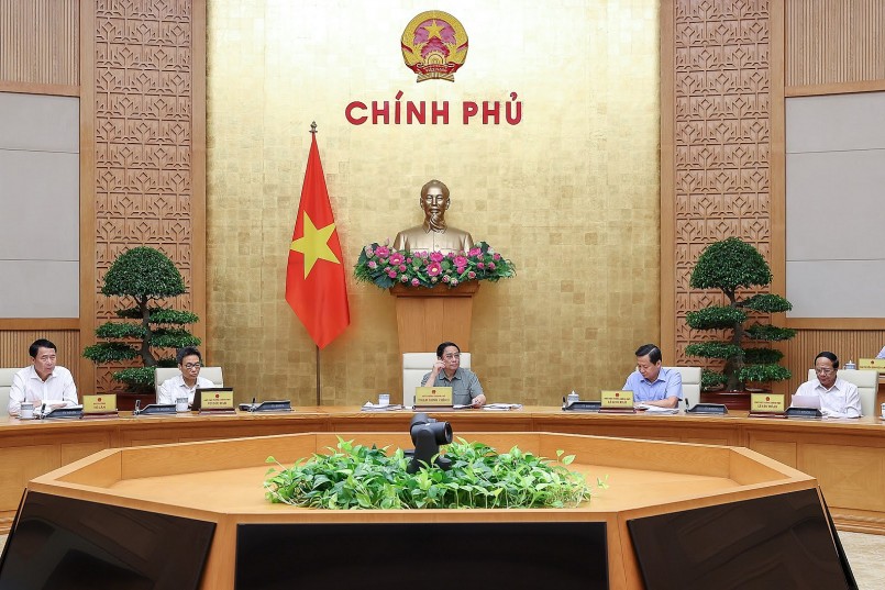Thủ tướng Phạm Minh Chính chủ trì phiên họp Chính phủ về xây dựng pháp luật và ổn định kinh tế vĩ mô - Ảnh: VGP