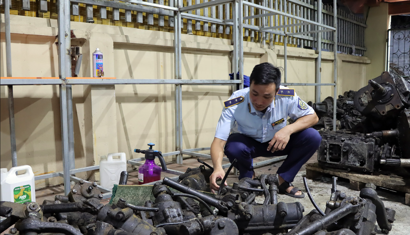 Hưng Yên: Phát hiện 10 tấn phụ tùng ô tô đã qua sử dụng
