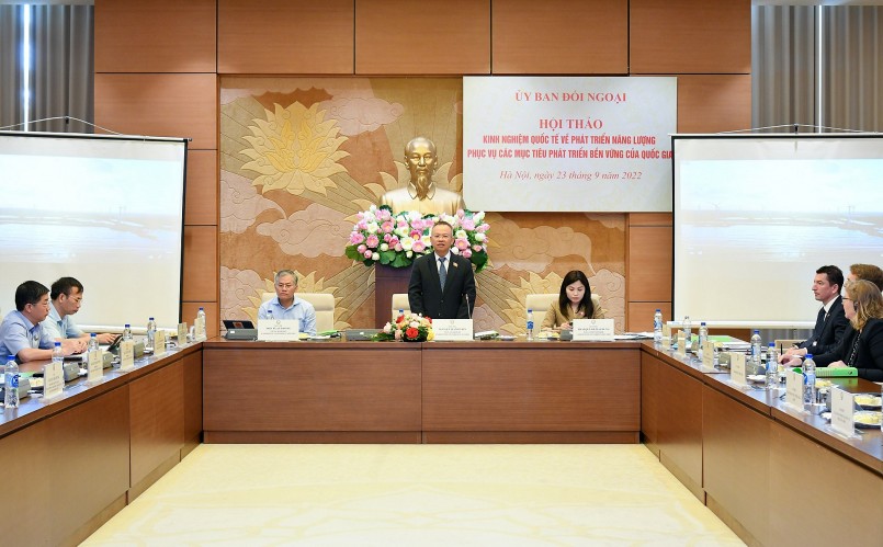Phó Chủ nhiệm Ủy ban Đối ngoại Nguyễn Mạnh Tiến chủ trì hội thảo