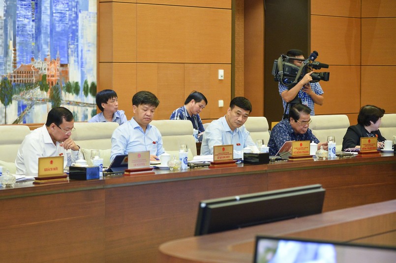 Các Ủy viên Ủy ban Thường vụ Quốc hội tại phiên họp