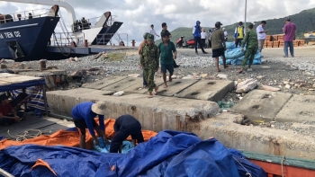 Kiên Giang: Tạm giữ tàu chở 9 tấn đường cát nghi vấn nhập lậu