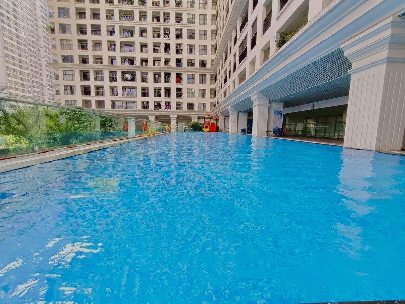 Bể bơi trong xanh là điểm đến được cư dân yêu thích vào những ngày hè