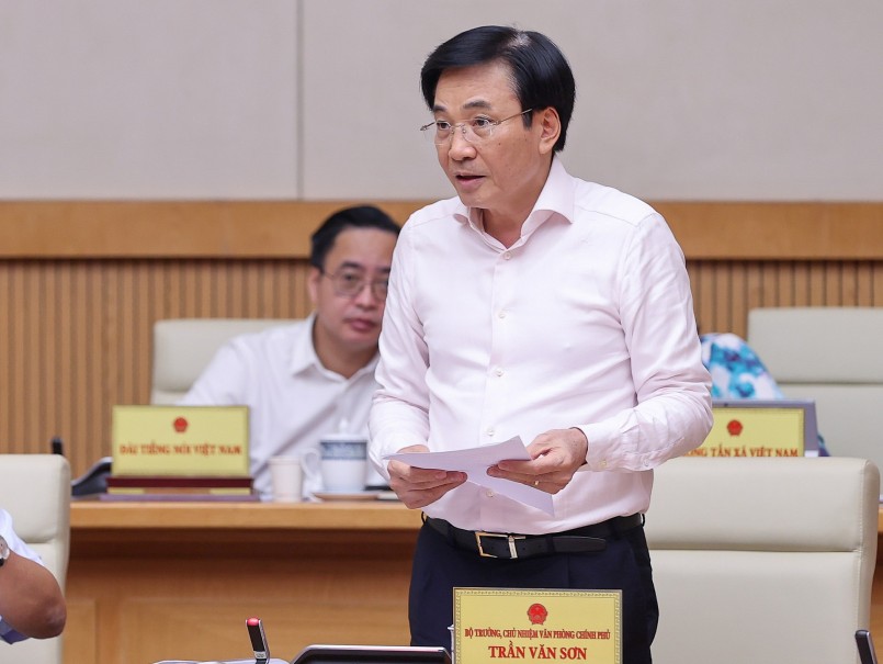 Bộ trưởng, Chủ nhiệm VPCP Trần Văn Sơn báo cáo tại Hội nghị. Ảnh: VGP