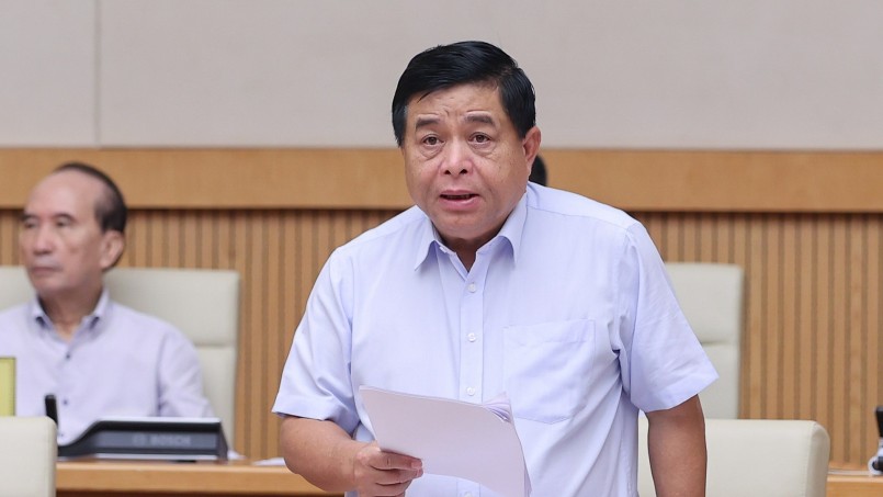 Bộ trưởng Bộ Kế hoạch và Đầu tư Nguyễn Chí Dũng báo cáo tại phiên họp - Ảnh: VGP