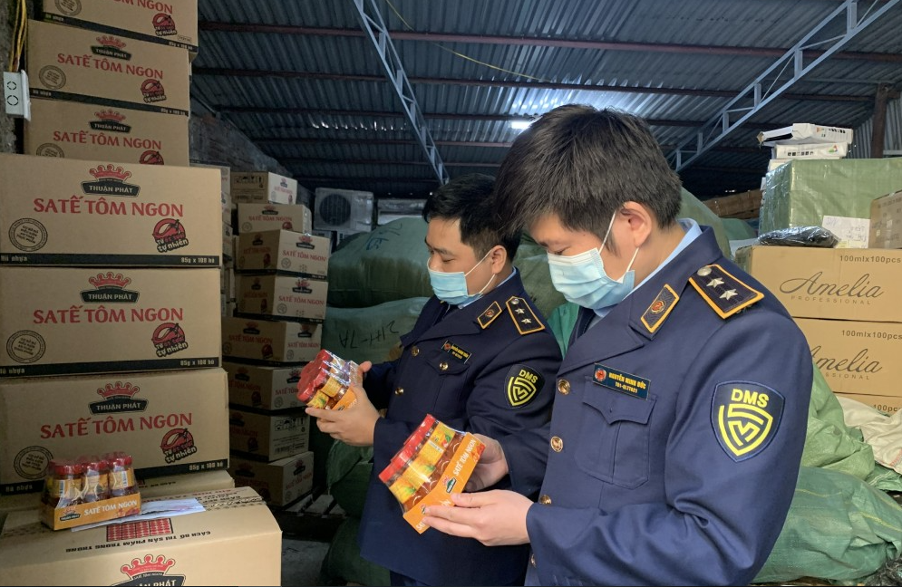 Thái Nguyên: Thu giữ trên 3.400 lọ sa tế tôm giả nhãn hiệu Thuận Phát