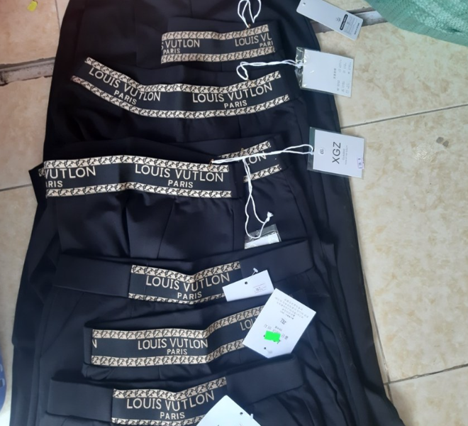 Lạng Sơn: Phát hiện nhiều hộ kinh doanh bày bàn quần áo giả nhãn hiệu